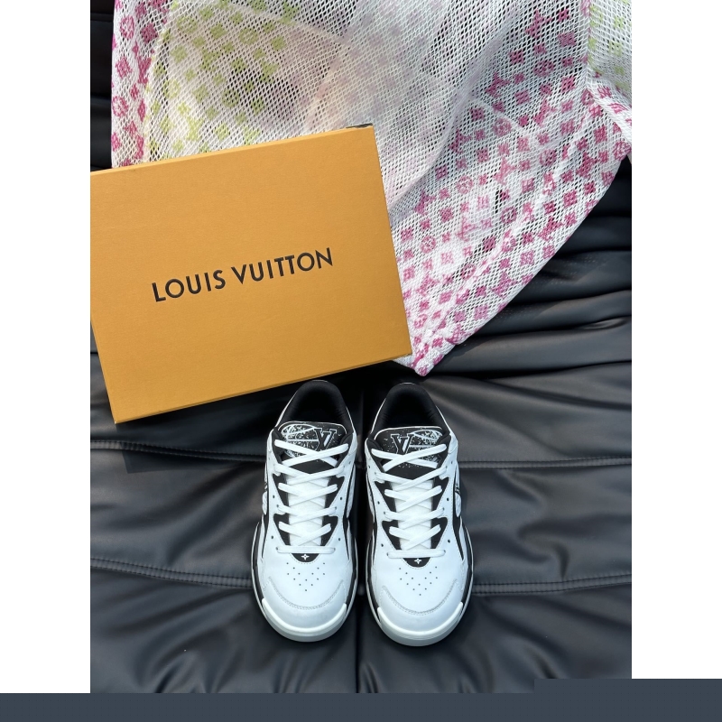 l**is V*t*n sneakers